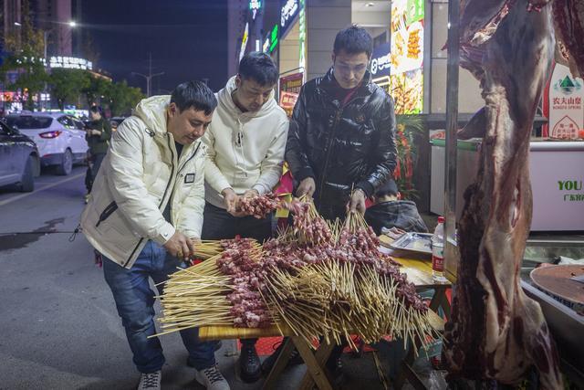 哪里学烧烤摊手艺（哪里学烧烤摊手艺最好）-图1