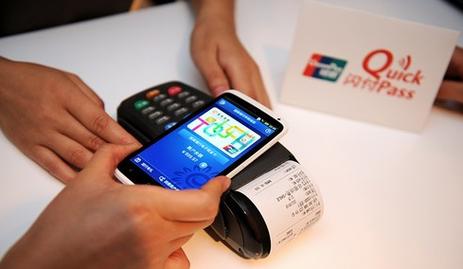 华为荣耀pay华为荣耀Pay是华为与中国银行联合推出的一款手机支付工具，它基于NFC技术，可以实现在支持闪付的商户处进行无接触支付。华为荣耀Pay的出现，为用户提供了一种全新的支付方式，使得移动支付变得更加便捷、安全。-图3